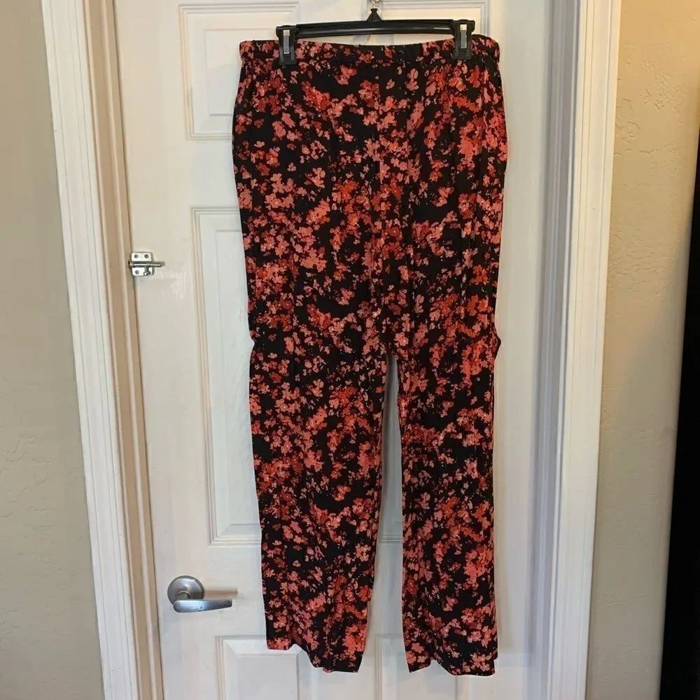 Chaus Black Floral Pattern Rayon Pants - Picture 4 of 8